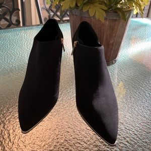 BANDOLINO Black Flamerco Pointed Toe